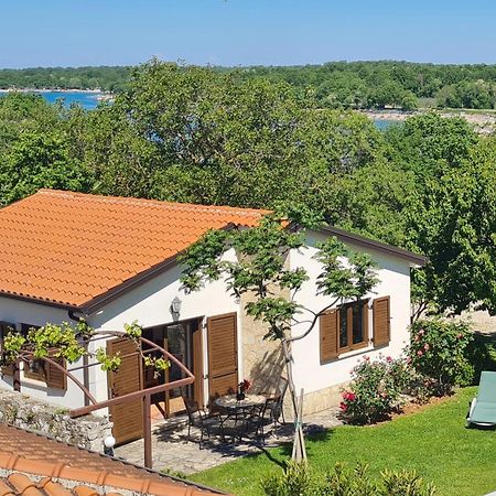 Bungalow Perla Funtana Exterior photo