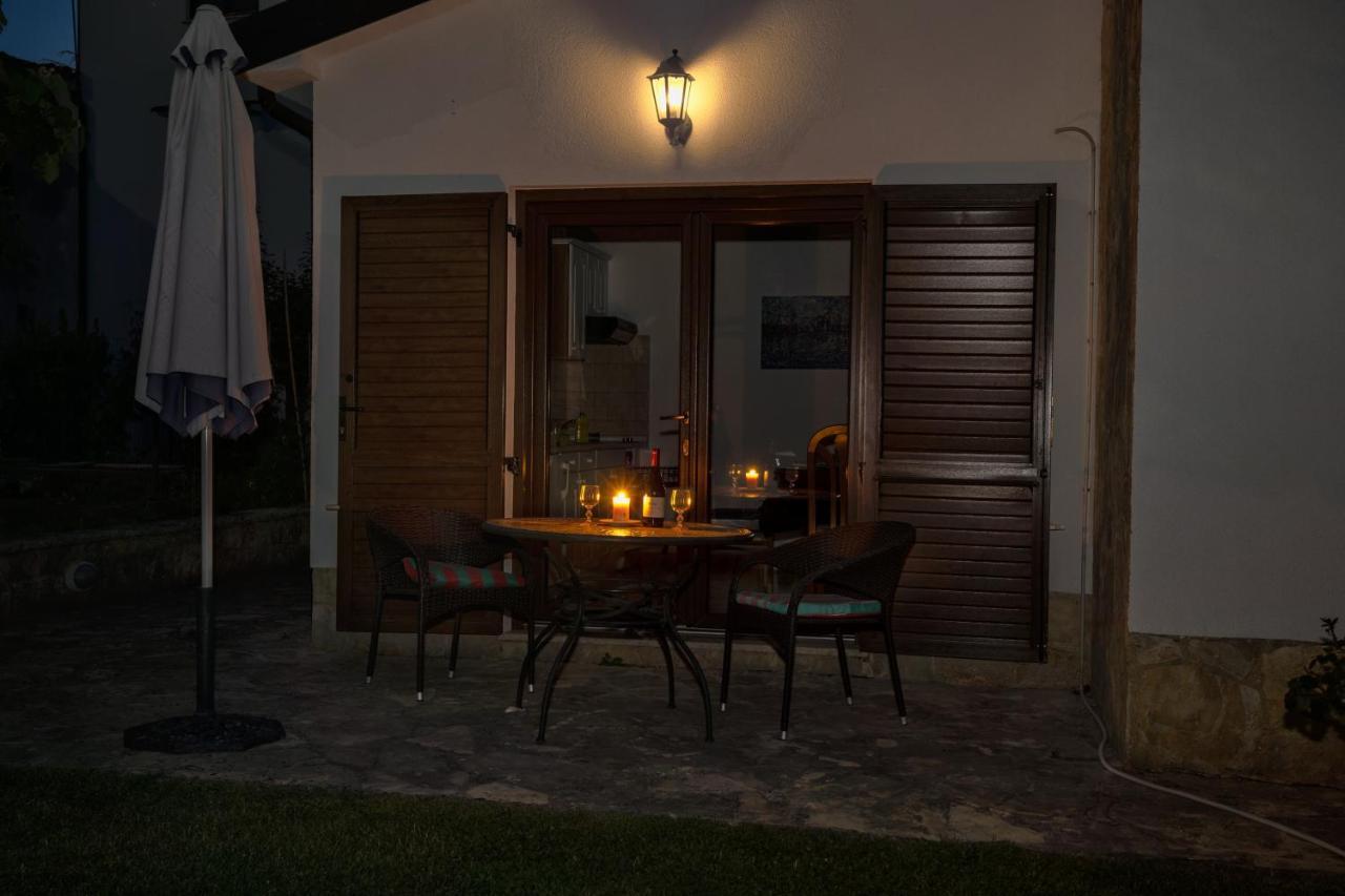 Bungalow Perla Funtana Exterior photo